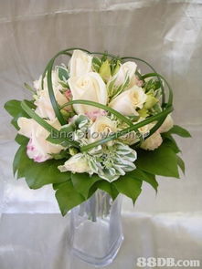 玲玲花店為您提供結(jié)婚花球 絲花花球 花車 婚宴 教堂布置 襟花 手花 枱花等產(chǎn)品